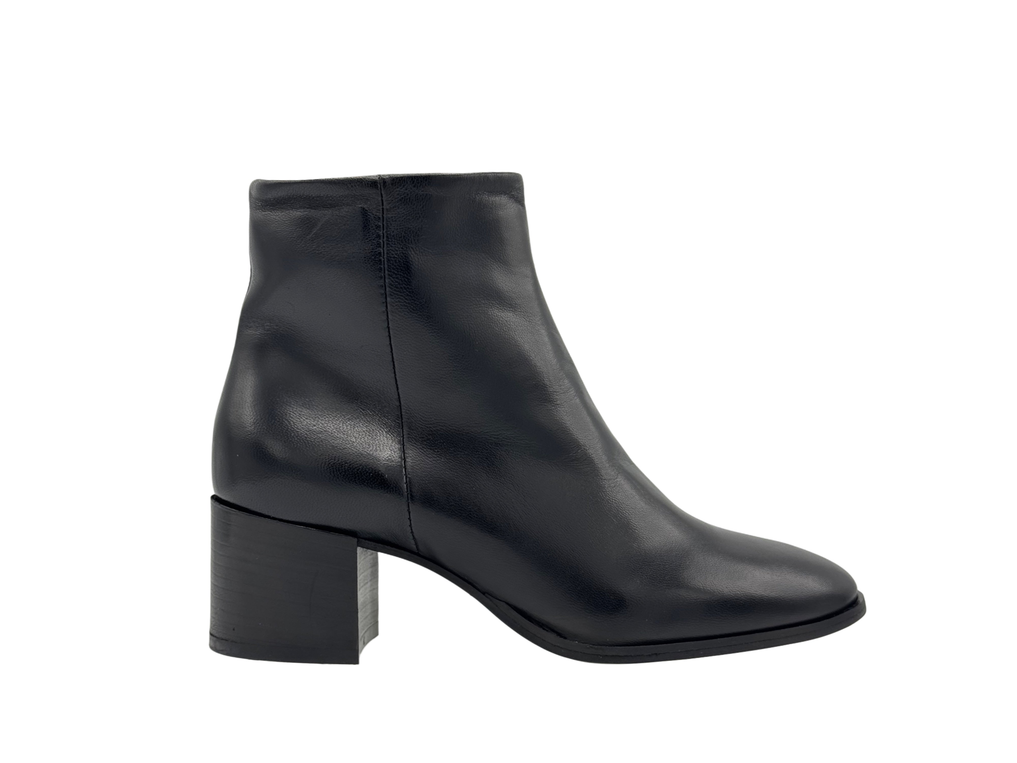 Julie Dee - GW190 (Black)