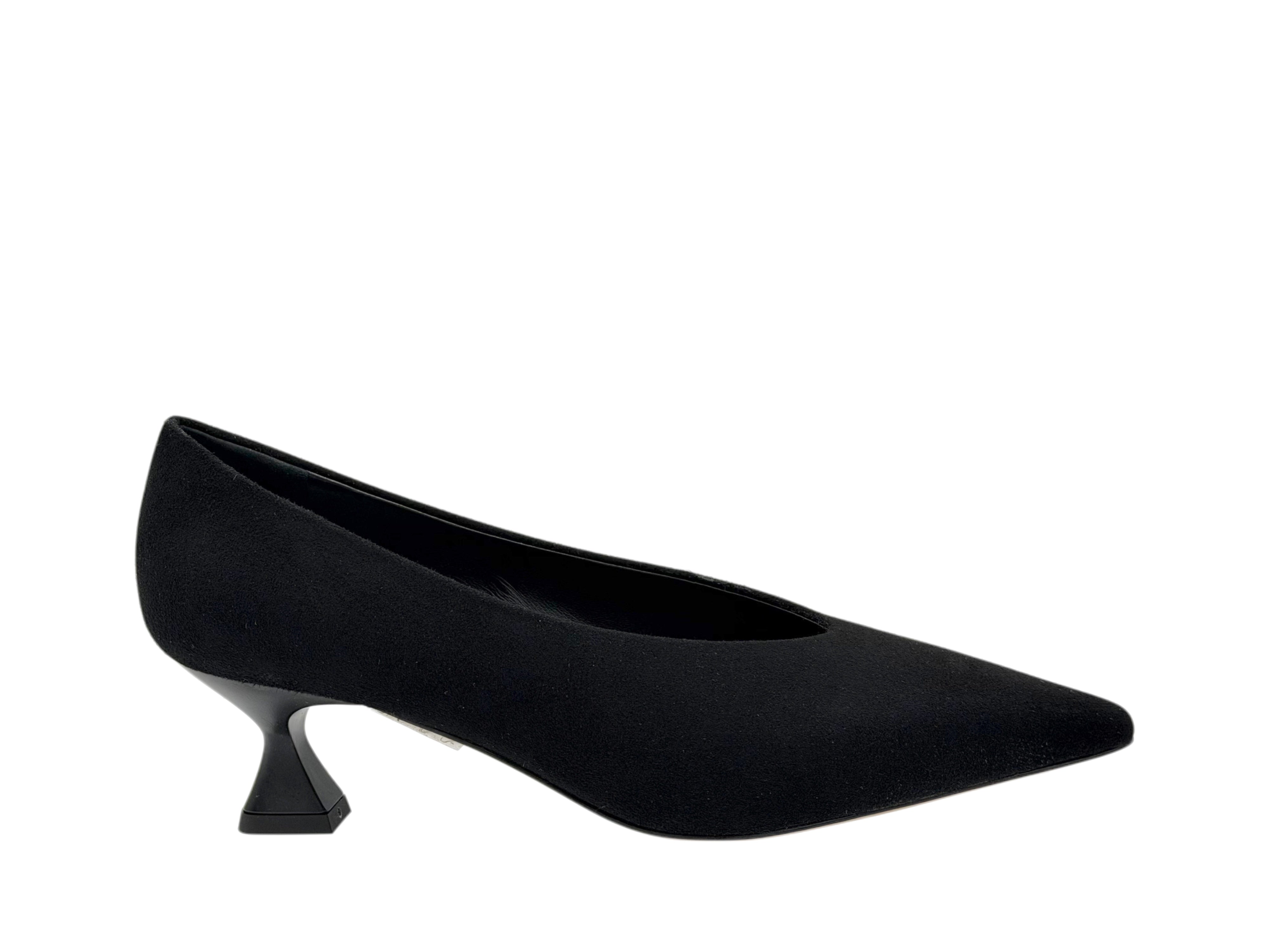 The Seller - SS5002 (Black)